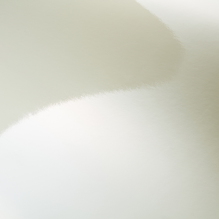 טפט מדבקה פרימיום חלק בגוון שמנת מבריק