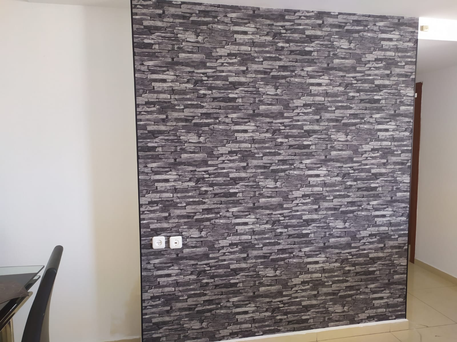 טפט דמוי בריקים בגווני אפור 2