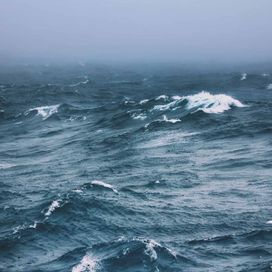 טפט סערה בים עם ערפל מקדימה