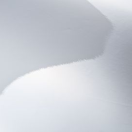 טפט מדבקה פרימיום חלק בגוון לבן מבריק